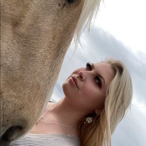 Meet your Posher, Casey